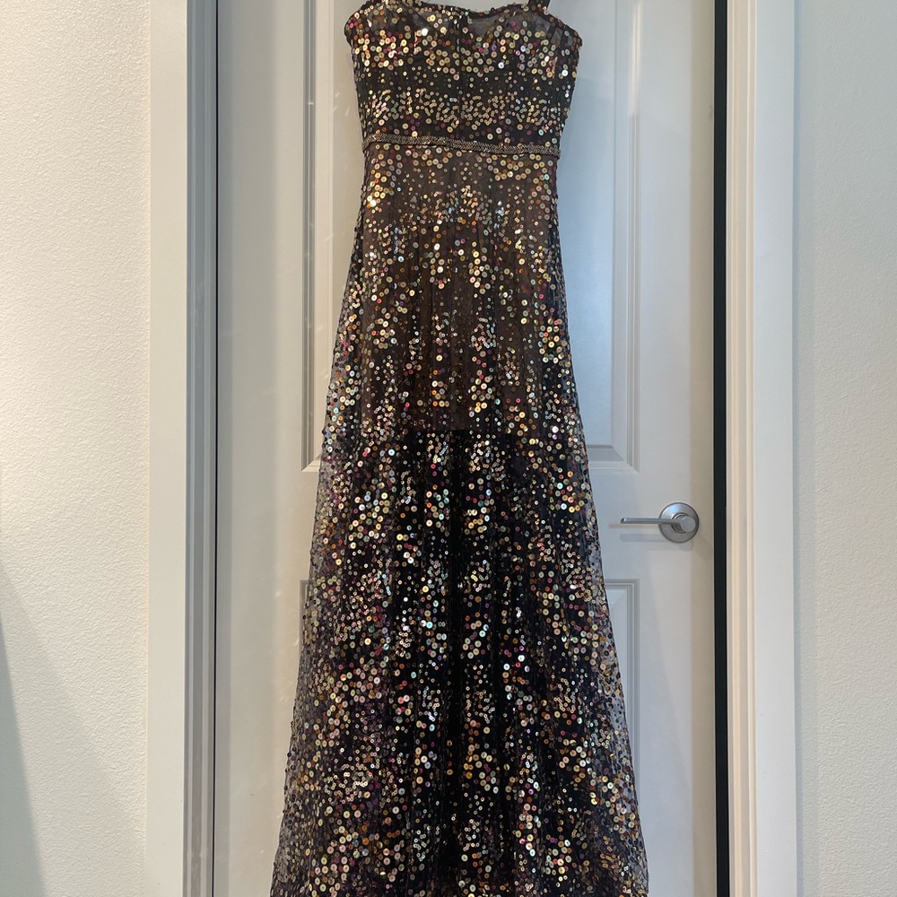 NWOT Bronx And Banco Midnight Noir Gown
Midnight Noir Gown Valentine - Picture 10 of 17